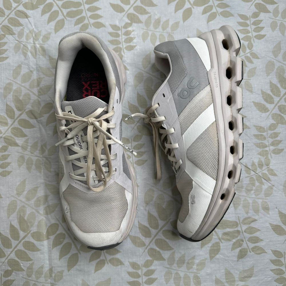 ON Cloud Cloudrunner Shoes Womens 8.5 Runner Running White/ Frost Womens‎ EUC